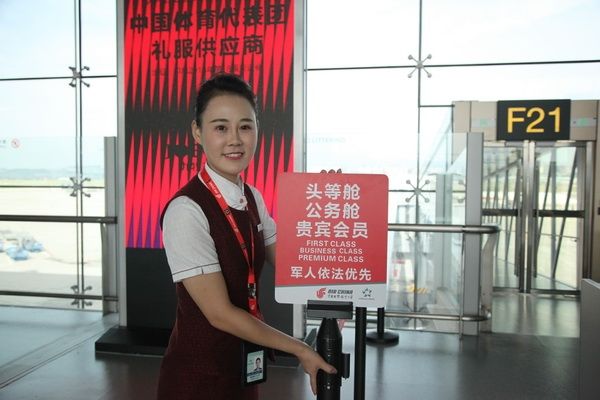 王怡：用心、用情、用愛工作的國航重慶地服人